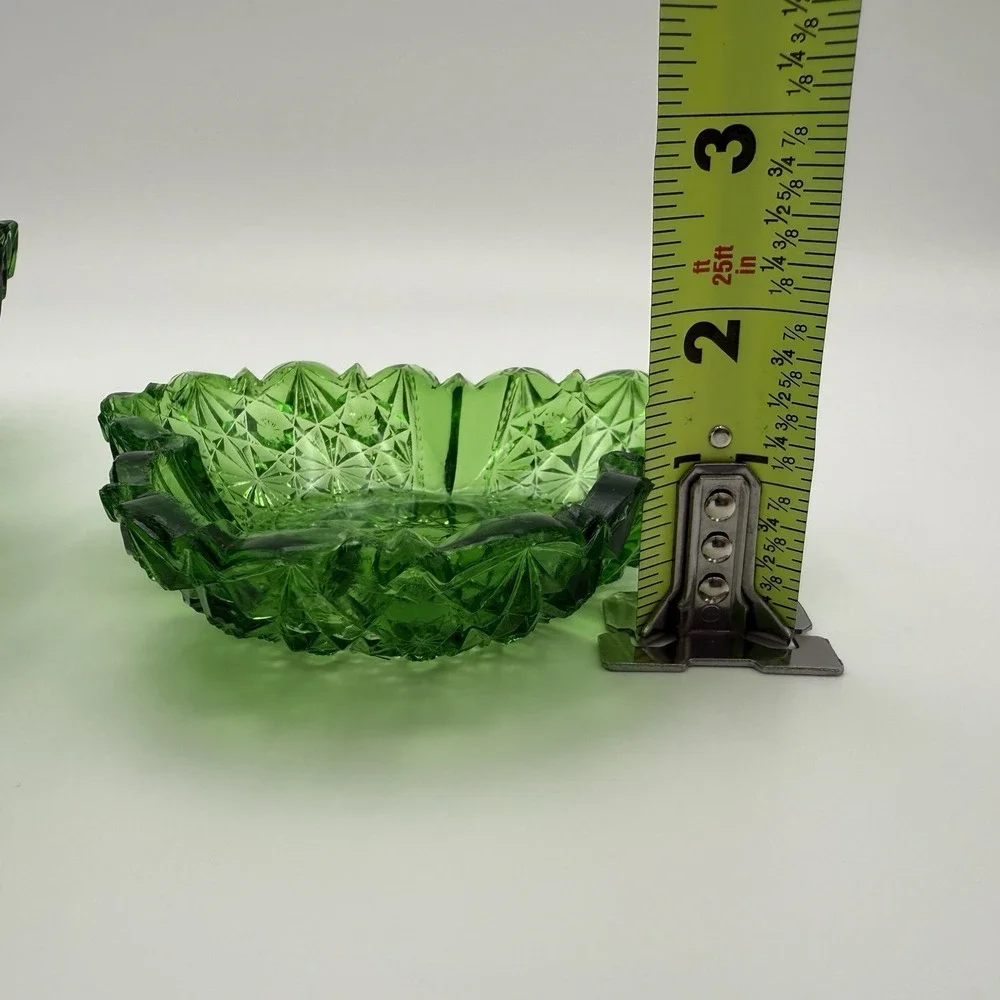 Antique EAPG Bowl US‎ Glass Richards and Hartley Clover Emerald Green Triangular